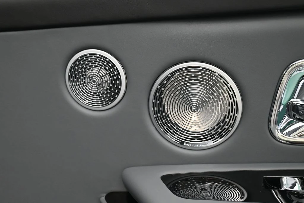 2027 Rolls-Royce Cullinan Series II interior, door panel, Scivaro Gray