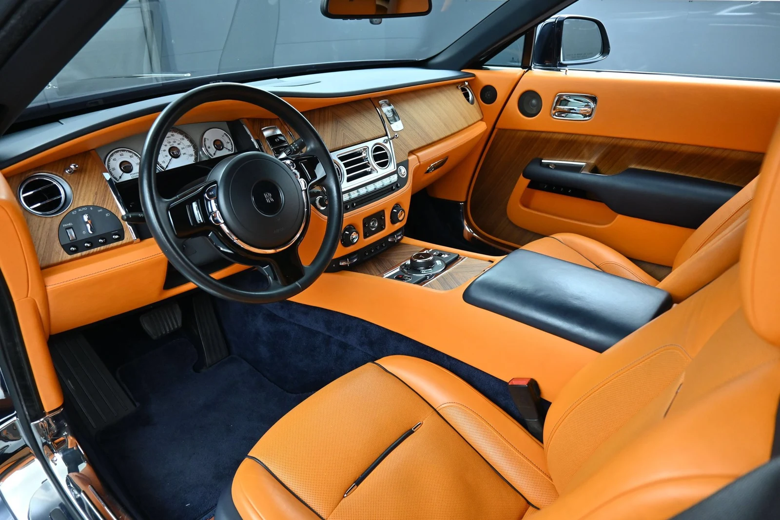 2016 Rolls-Royce Dawn interior, Mandarin