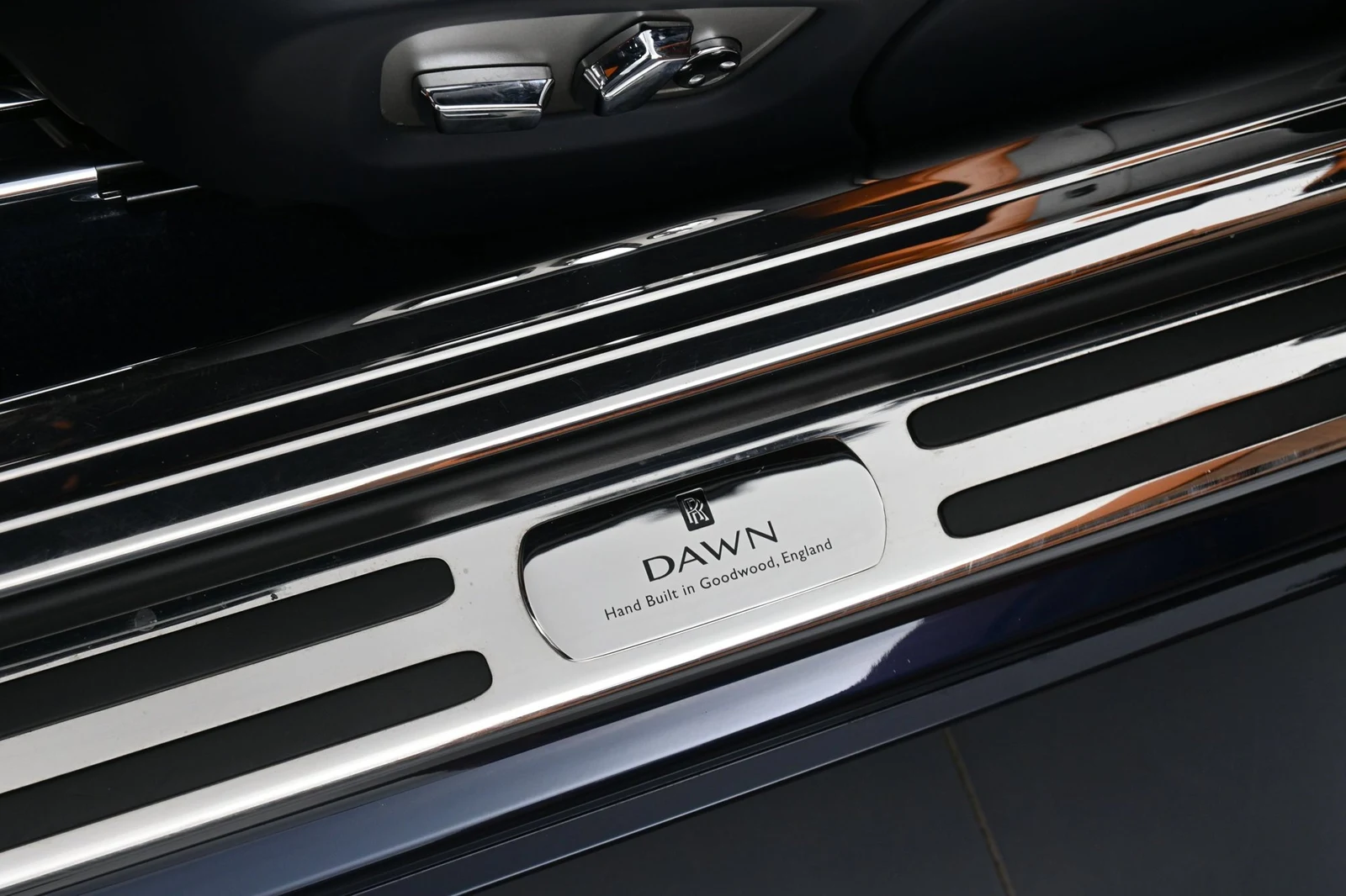 2016 Rolls-Royce Dawn interior, door sill, Mandarin
