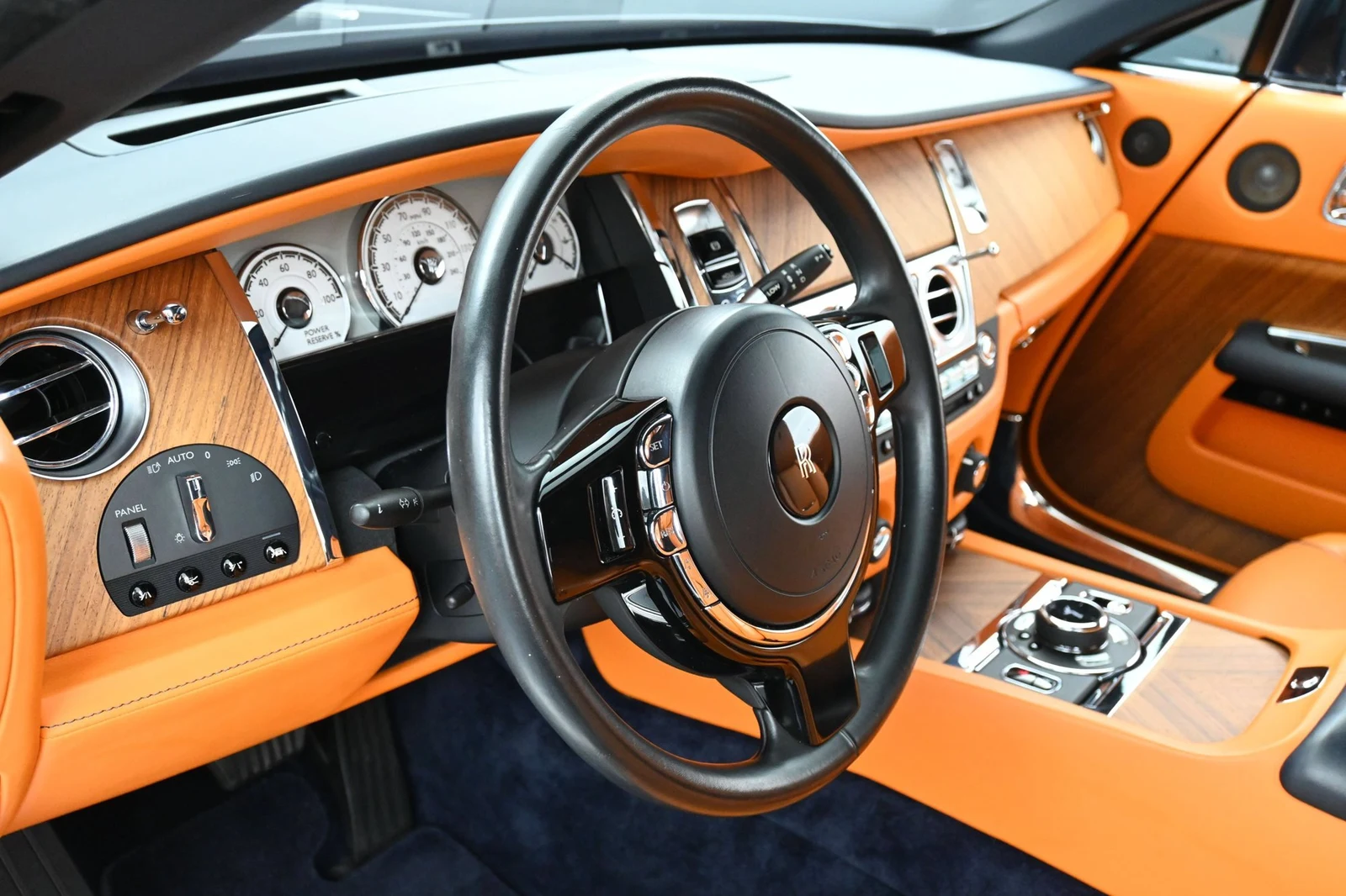 2016 Rolls-Royce Dawn interior, Mandarin