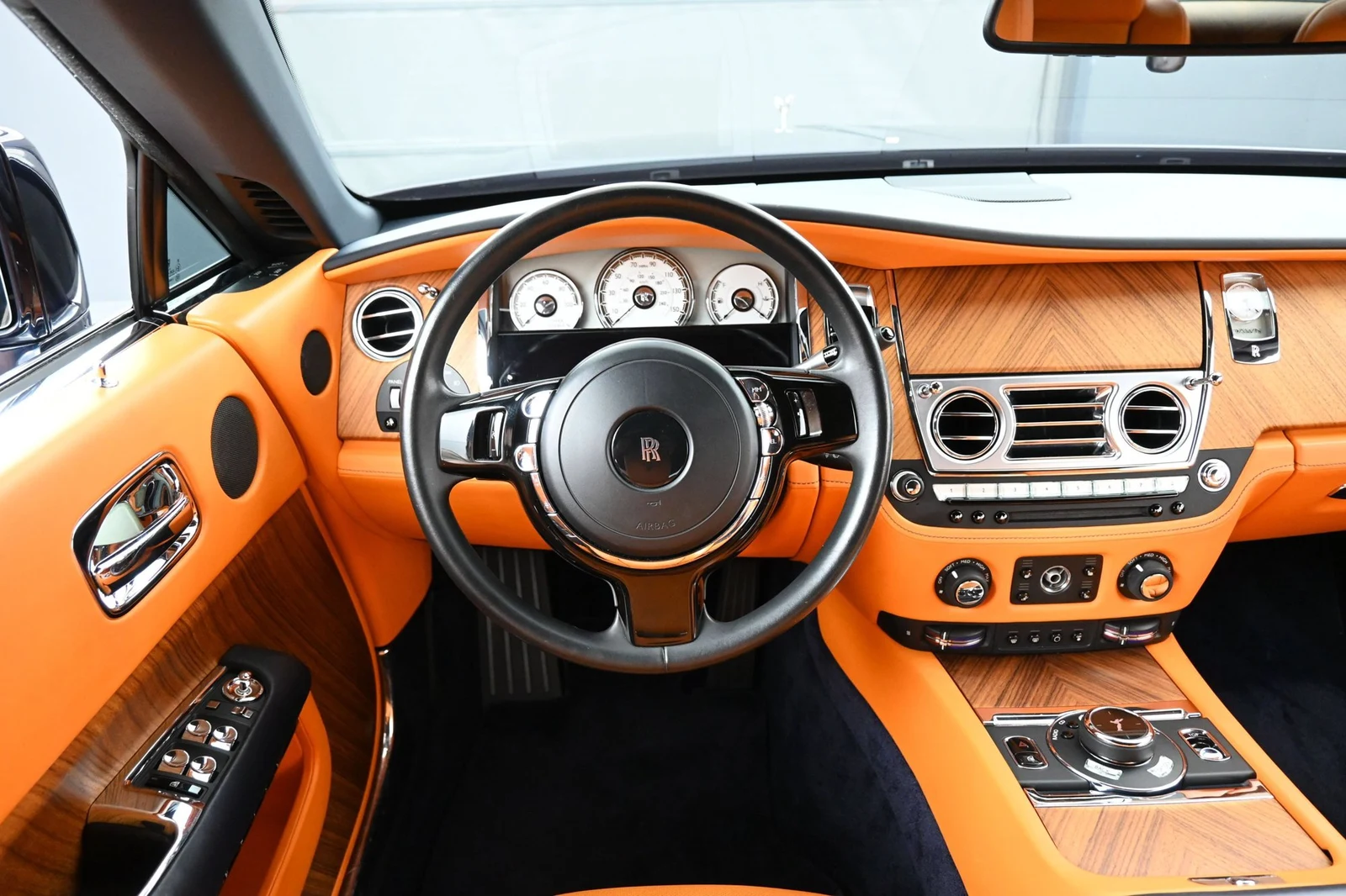2016 Rolls-Royce Dawn interior, dashboard, Mandarin