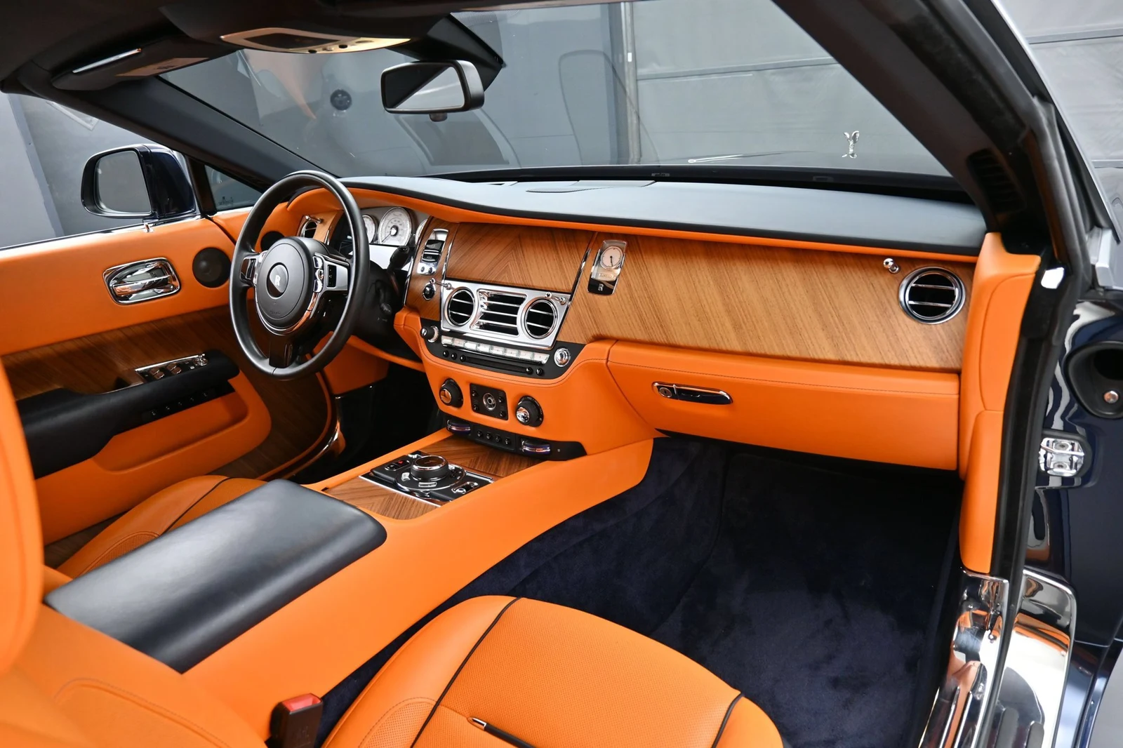 2016 Rolls-Royce Dawn interior, Mandarin