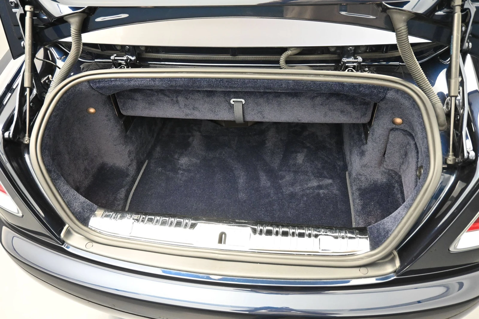 2016 Rolls-Royce Dawn trunk