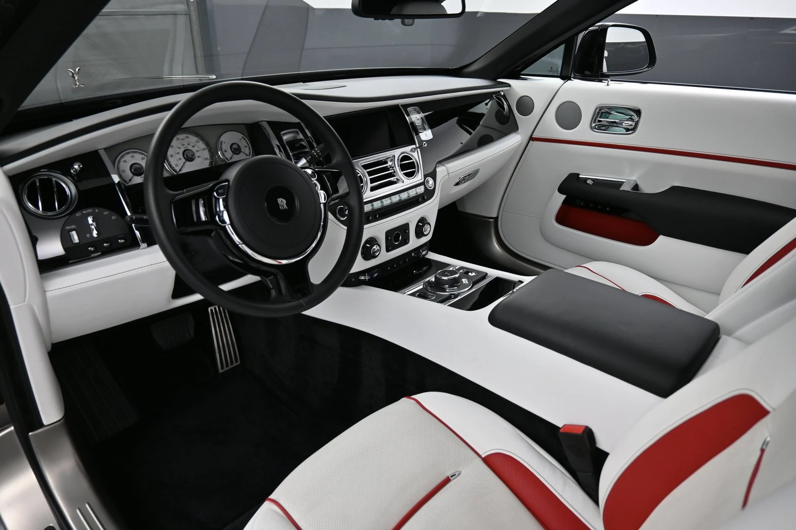 2020 Rolls-Royce Dawn interior, dashboard, Arctic White