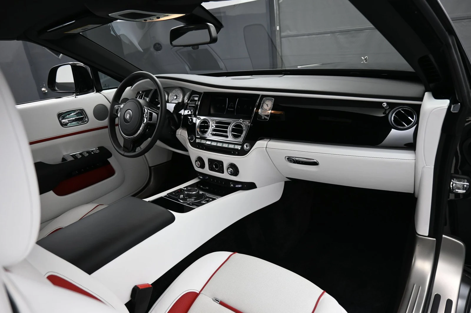 2020 Rolls-Royce Dawn interior, dashboard, Arctic White