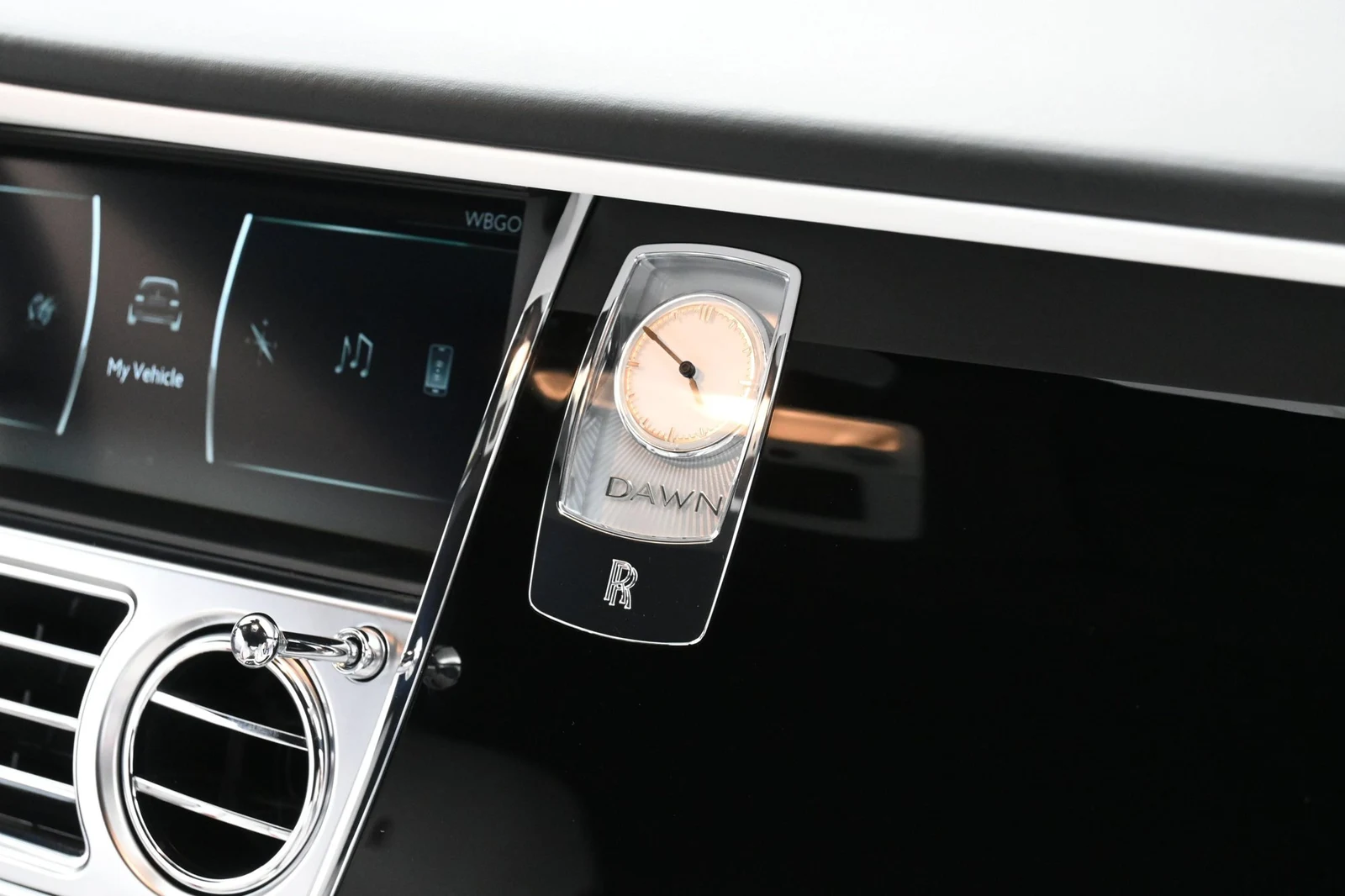 2020 Rolls-Royce Dawn interior, Arctic White