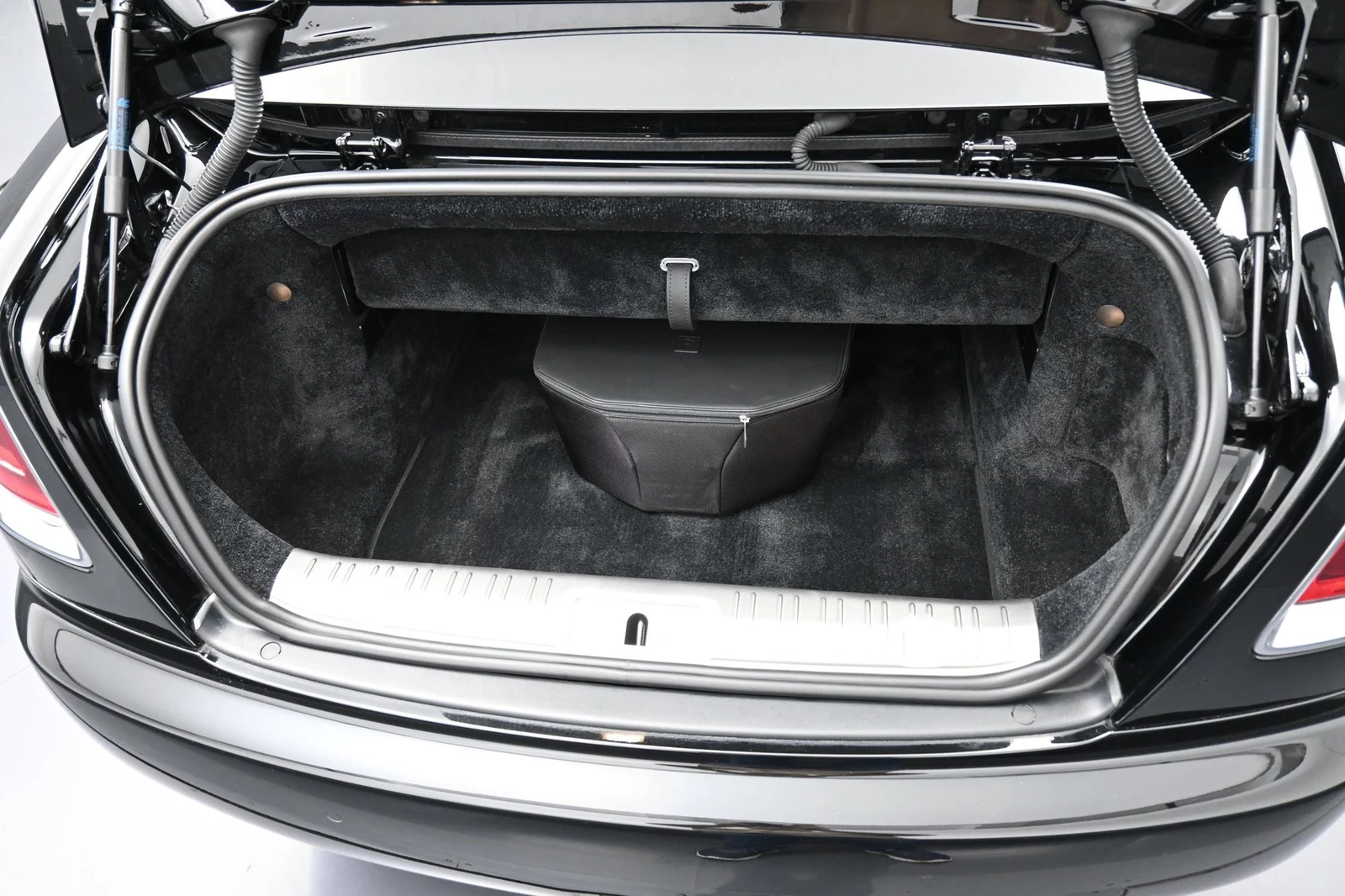 2020 Rolls-Royce Dawn trunk