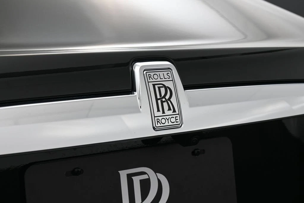 2027 Rolls-Royce Ghost Series II interior, door sill, Radiant Blue