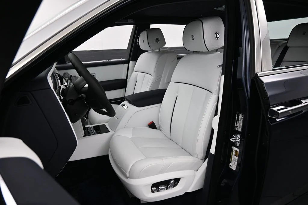 2027 Rolls-Royce Phantom Series II interior, seats, Arctic White