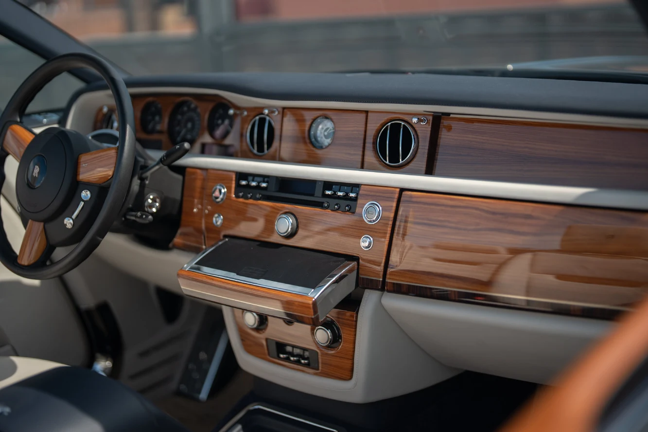 2011 Rolls-Royce Phantom Drophead Coupe interior, dashboard, Seashell