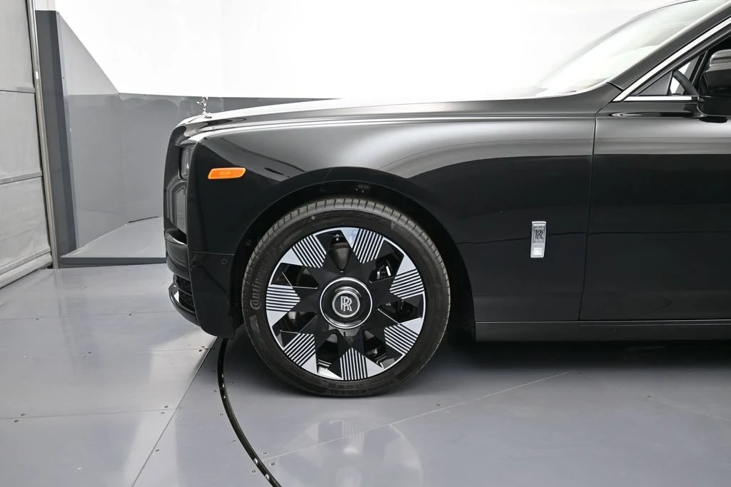 2027 Rolls-Royce Phantom Extended for sale, exterior, Black