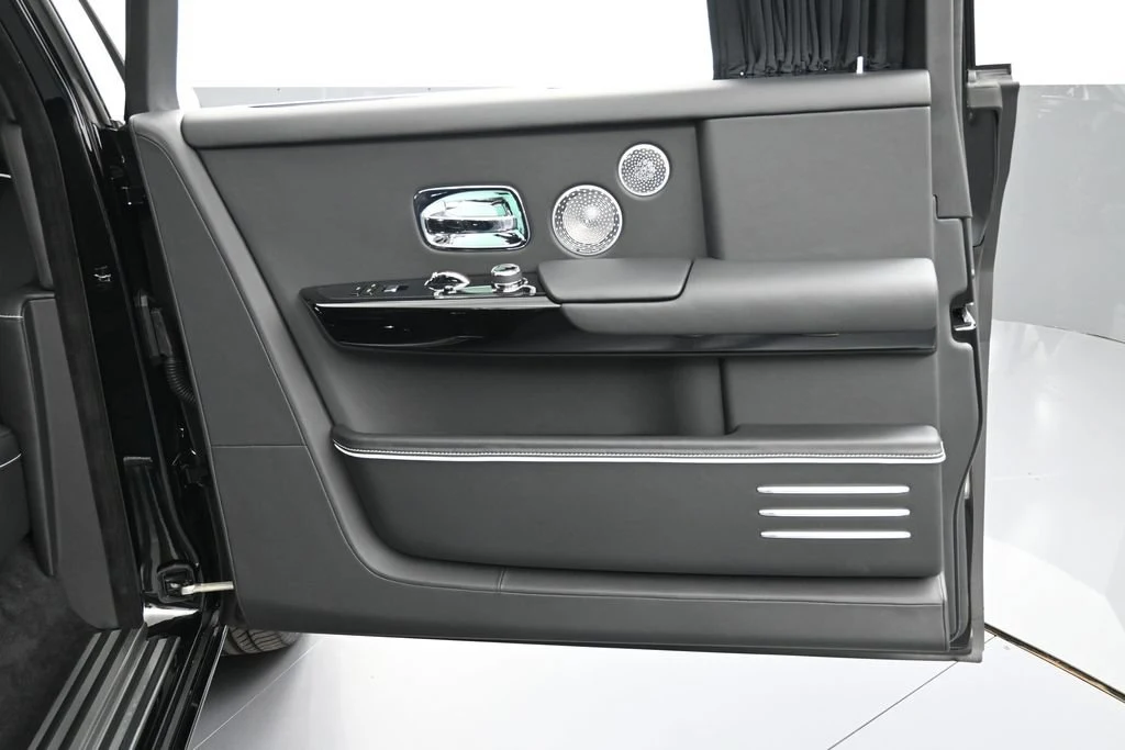 2027 Rolls-Royce Phantom Extended interior, door panel, Black