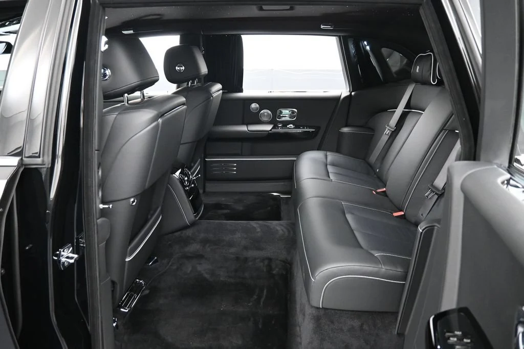2027 Rolls-Royce Phantom Extended interior, seats, Black