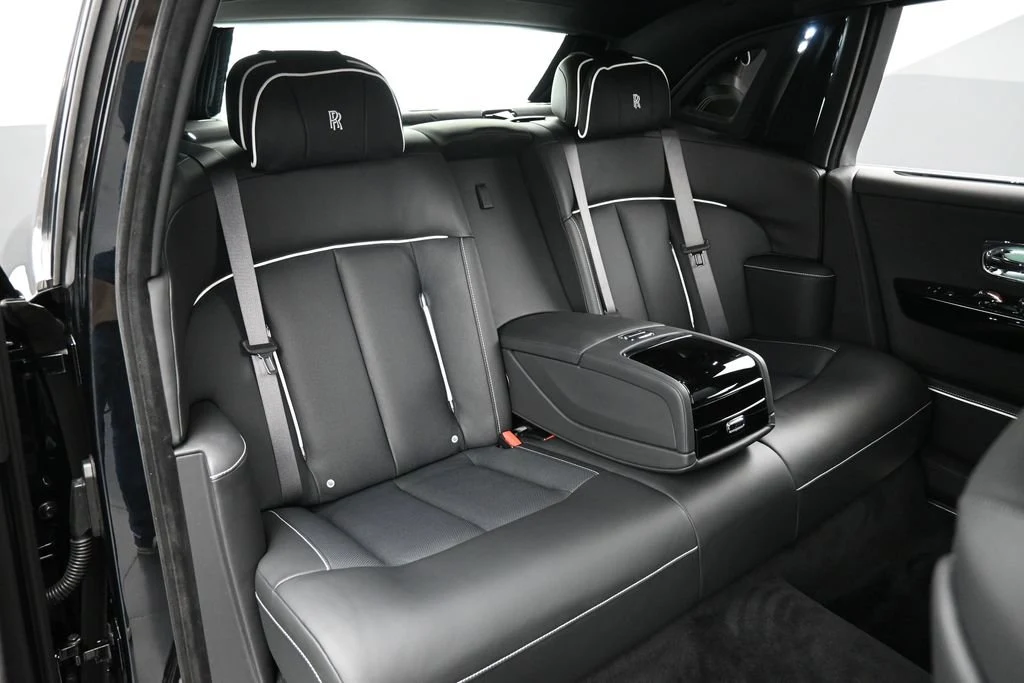 2027 Rolls-Royce Phantom Extended interior, seats, Black
