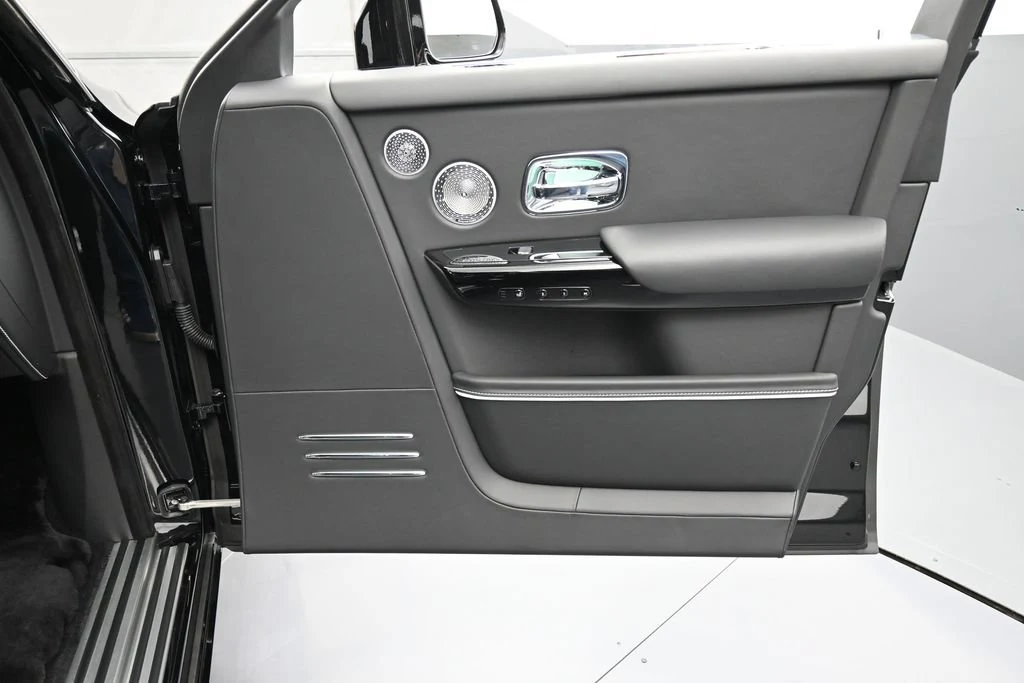 2027 Rolls-Royce Phantom Extended interior, door panel, Black