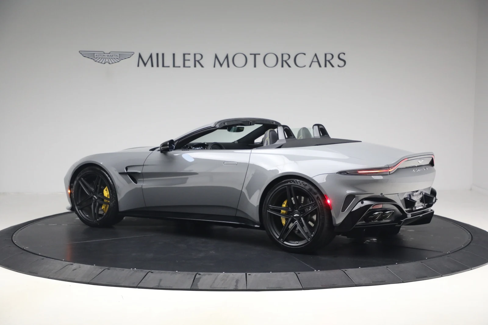 2026 Aston Martin Vantage Roadster (2024 Update), 4/20