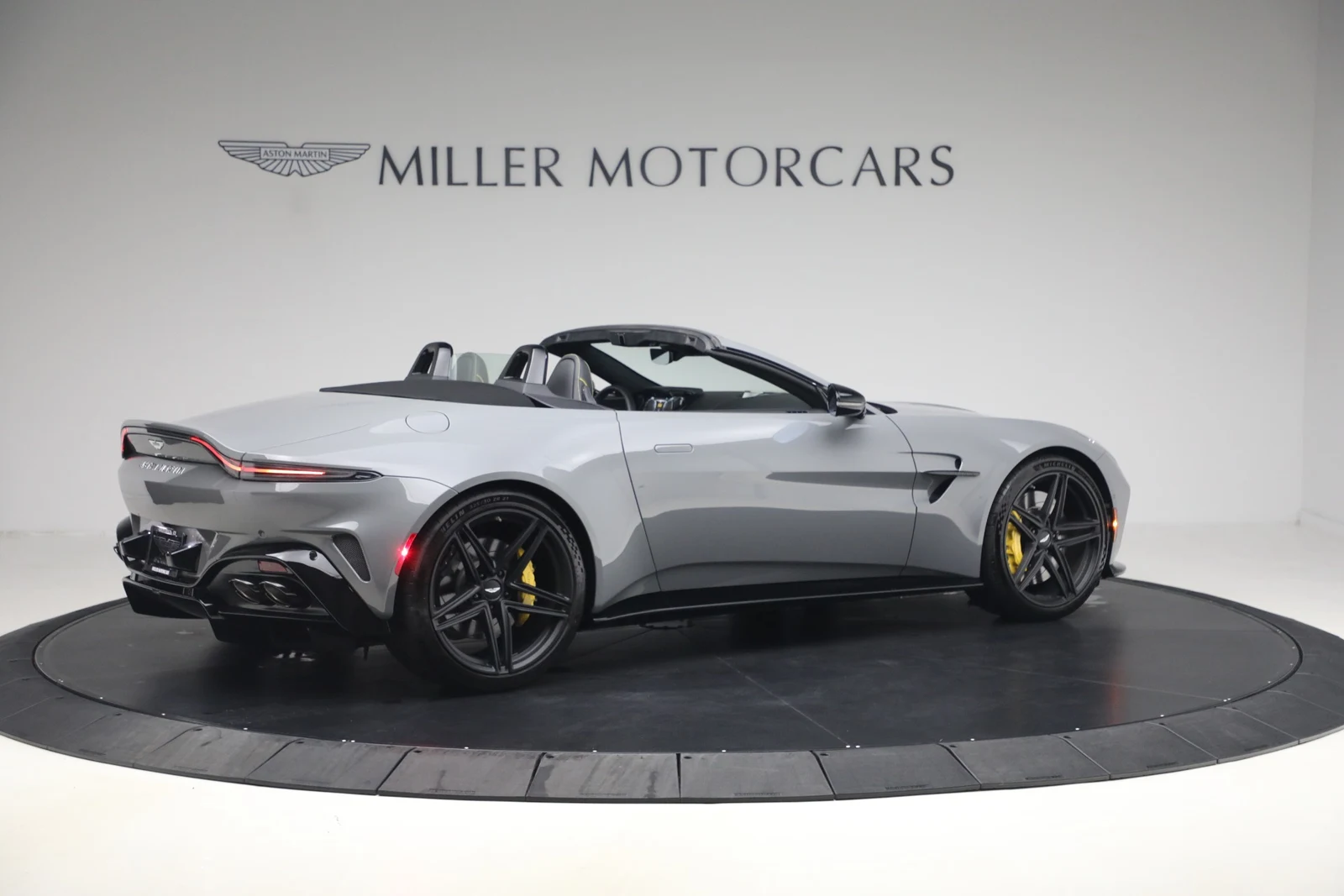 2026 Aston Martin Vantage Roadster (2024 Update), 8/20
