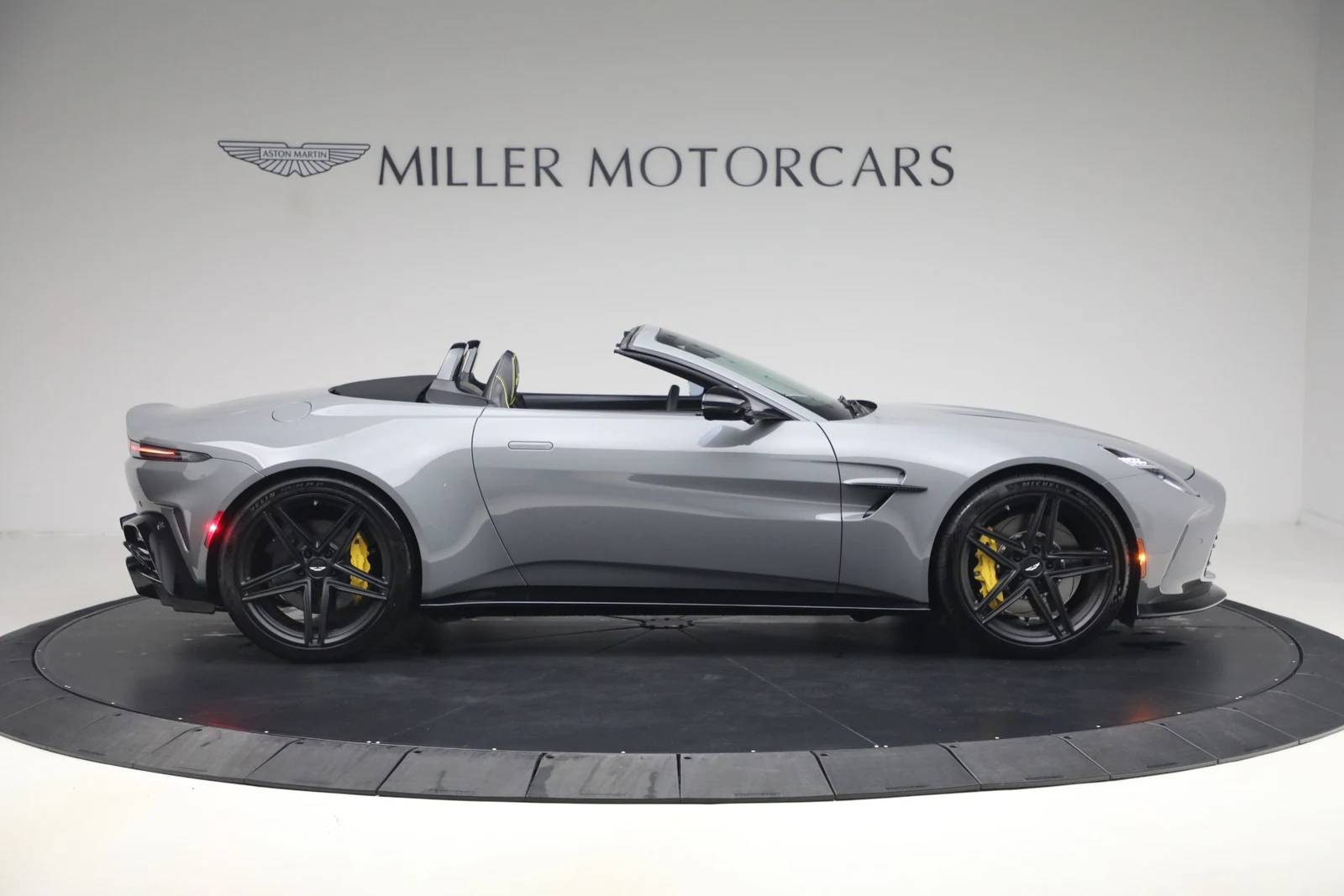2026 Aston Martin Vantage Roadster (2024 Update), 9/20