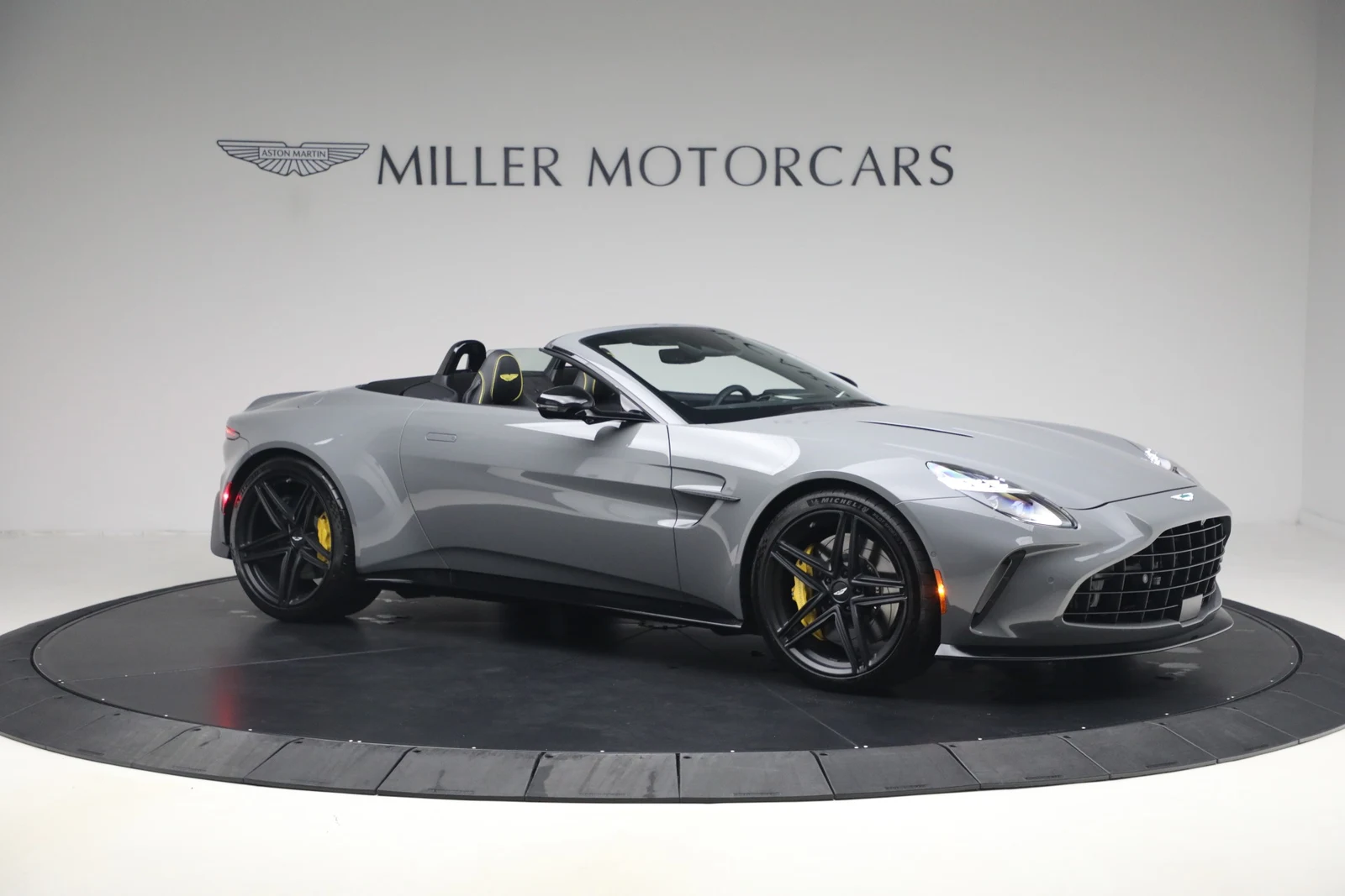 2026 Aston Martin Vantage Roadster (2024 Update), 10/20
