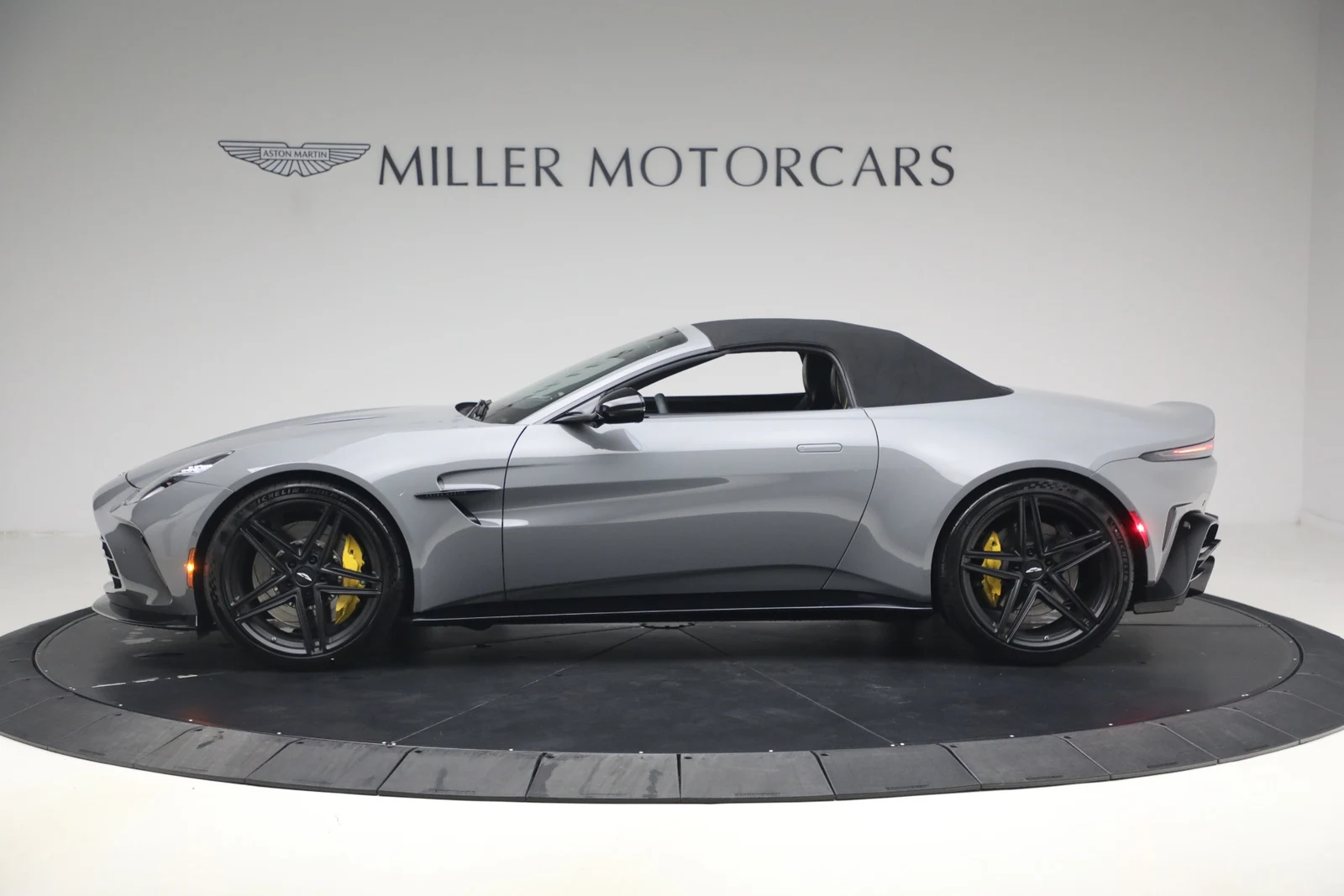 2026 Aston Martin Vantage Roadster (2024 Update), 15/20
