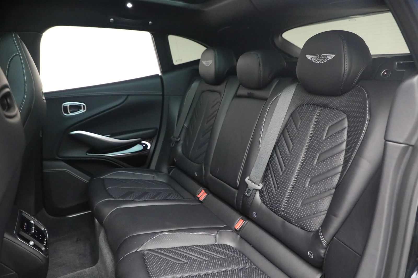 2026 Aston Martin DBX S, 15/20