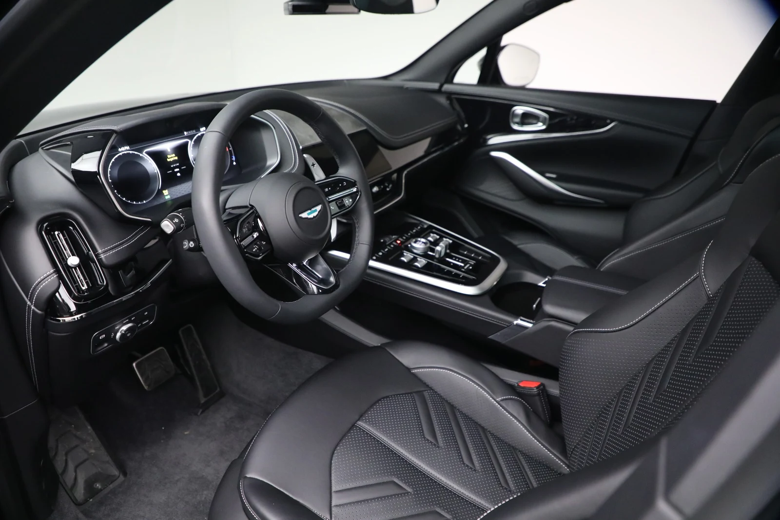 2026 Aston Martin DBX S, 16/20