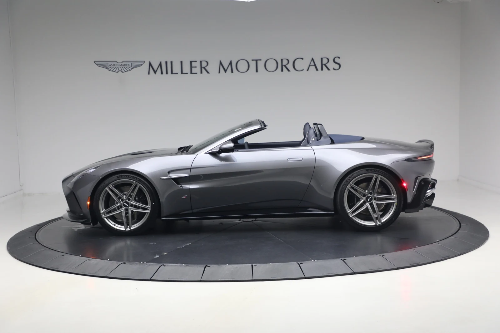 2026 Aston Martin Vantage S Roadster (2024 Update), 3/20