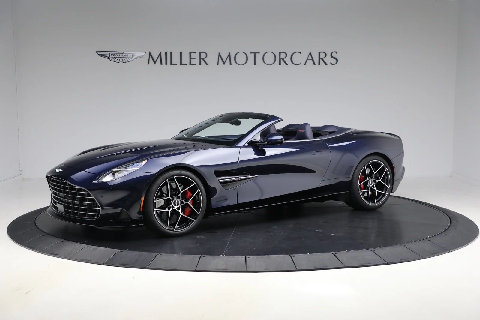 2026 Aston Martin Vanquish Volante (3rd Generation), 2/20