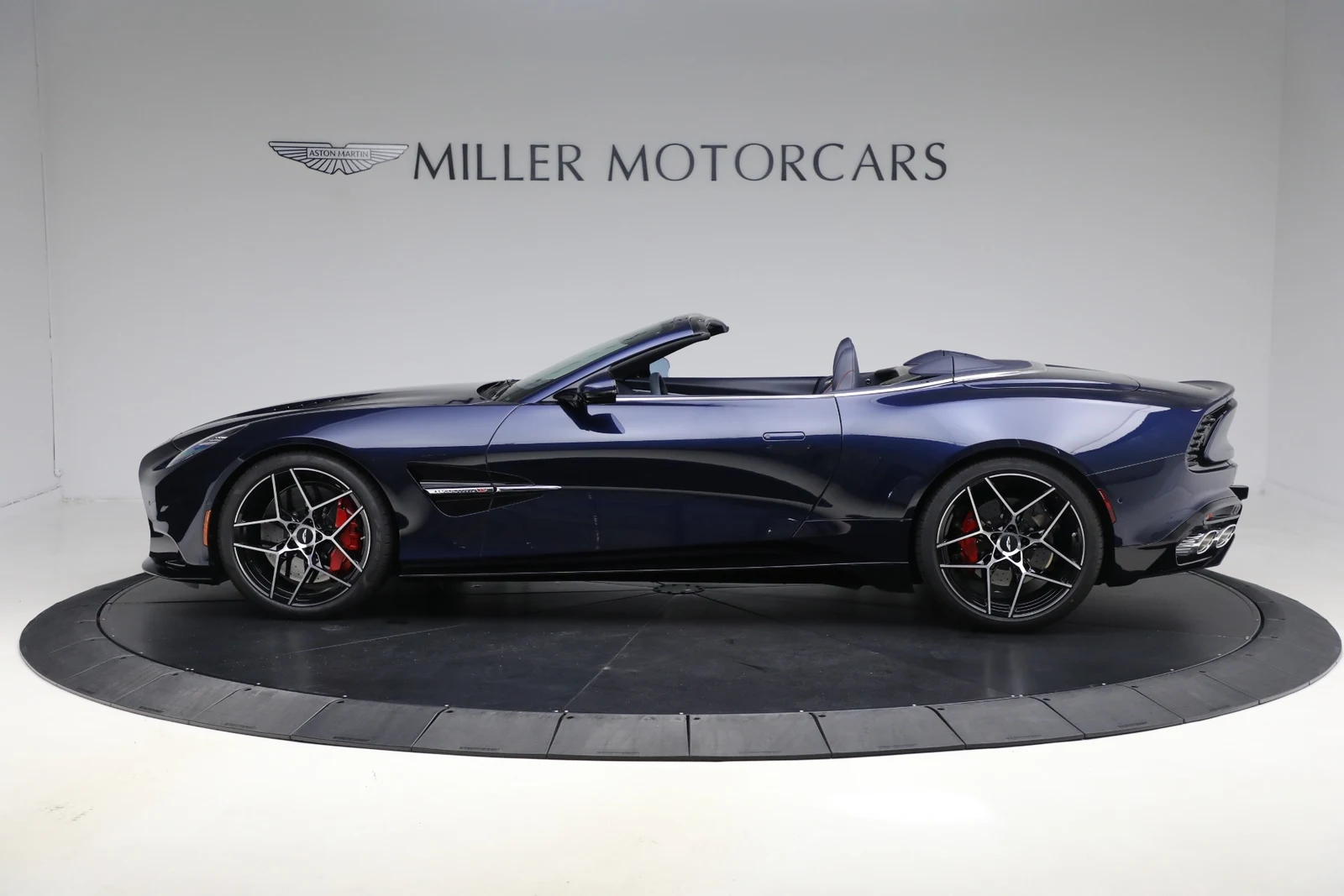 2026 Aston Martin Vanquish Volante (3rd Generation), 3/20