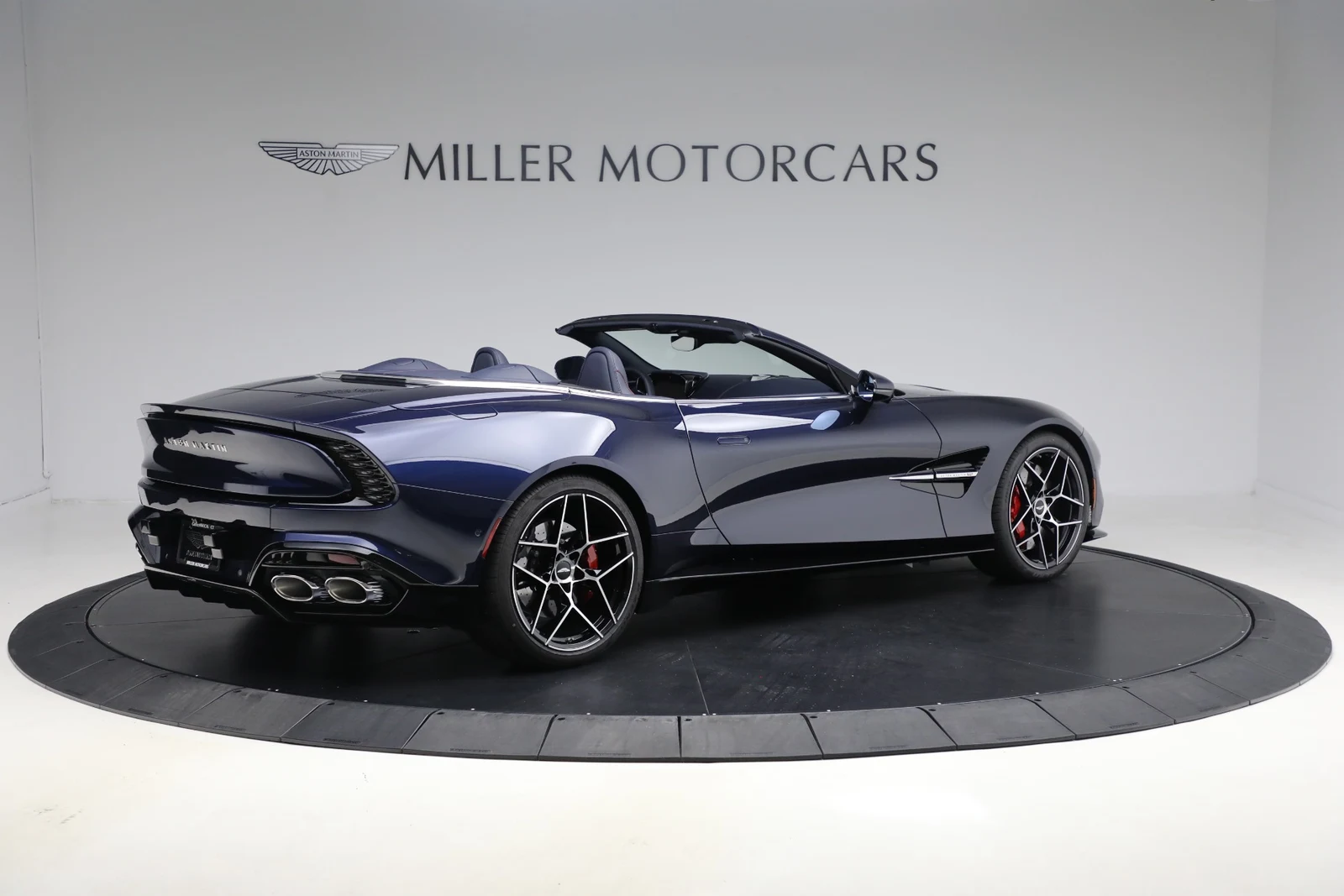 2026 Aston Martin Vanquish Volante (3rd Generation), 8/20