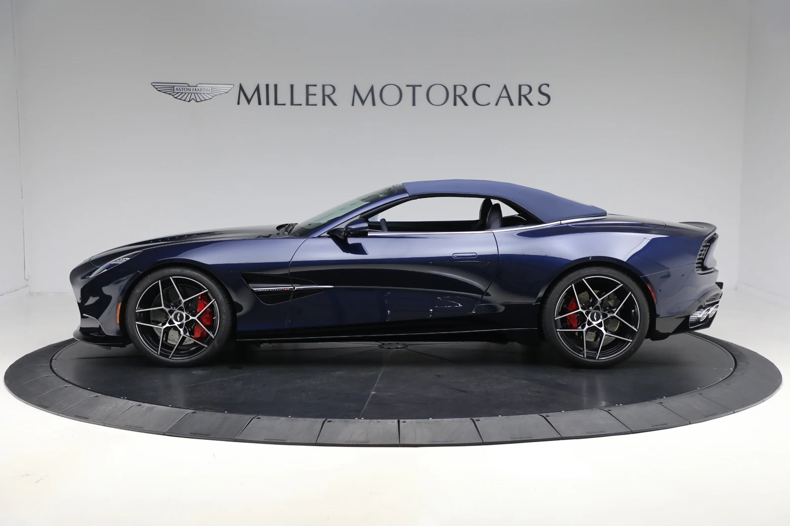 2026 Aston Martin Vanquish Volante (3rd Generation), 15/20
