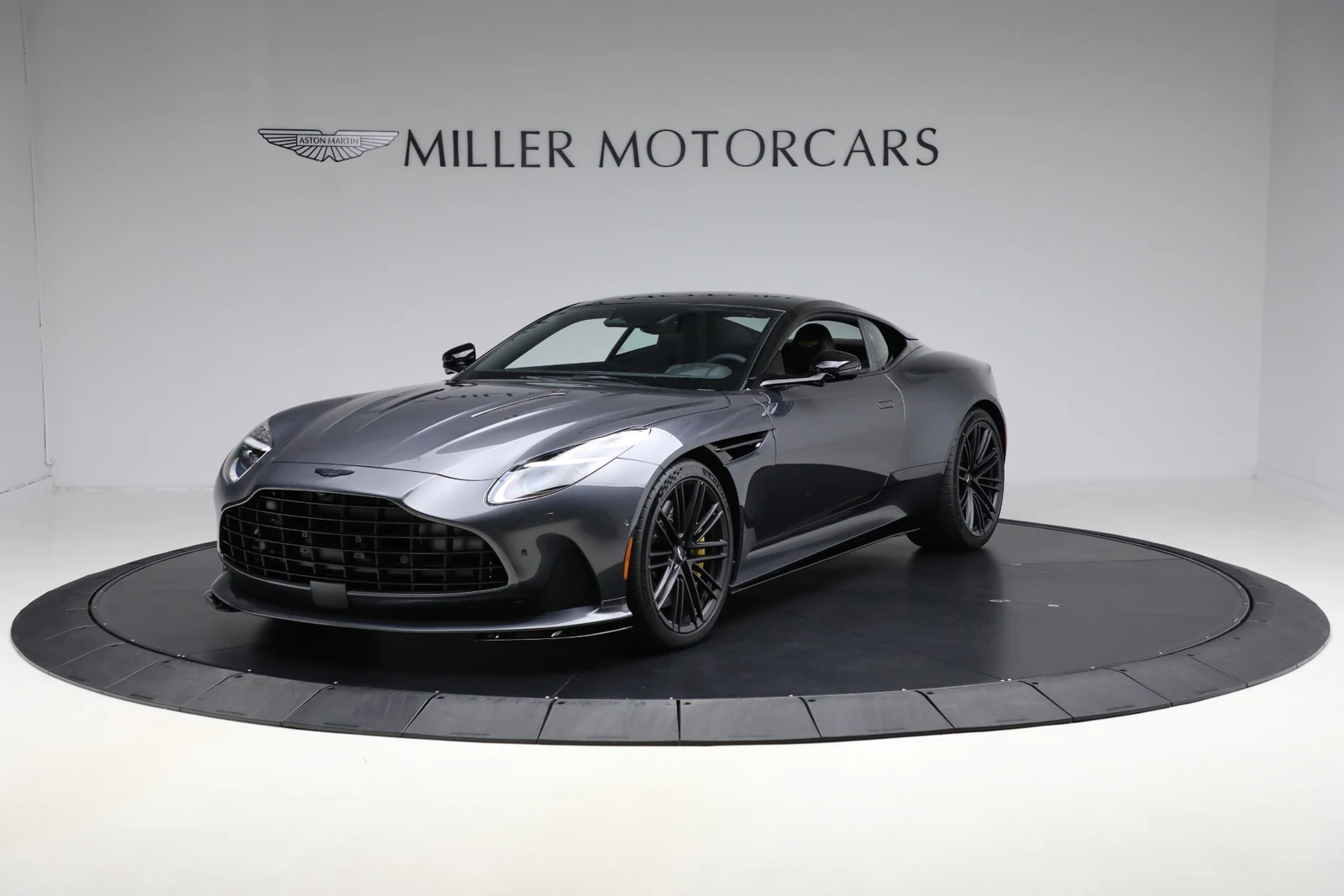 2026 Aston Martin DB12 Coupé, 2/20