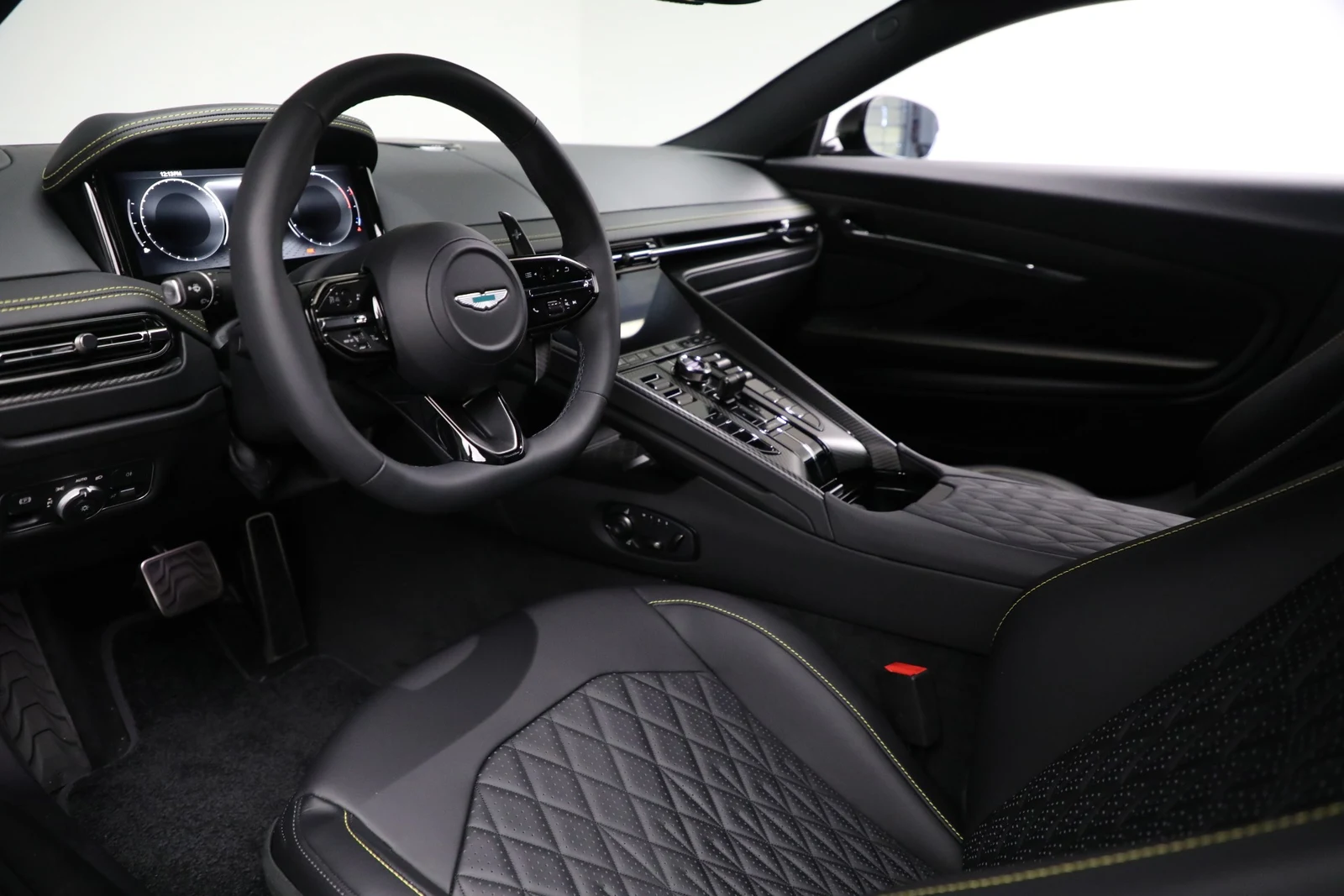 2026 Aston Martin DB12 Coupé, 14/20