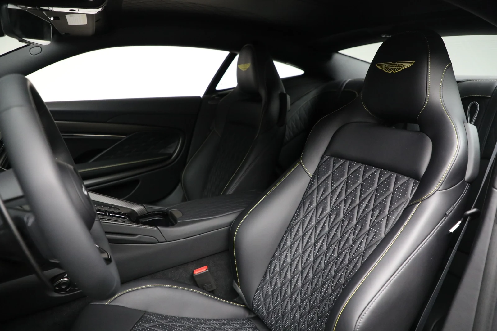 2026 Aston Martin DB12 Coupé, 16/20