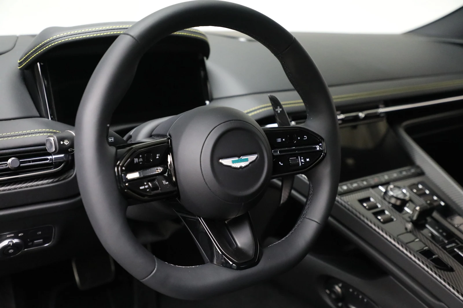 2026 Aston Martin DB12 Coupé, 17/20