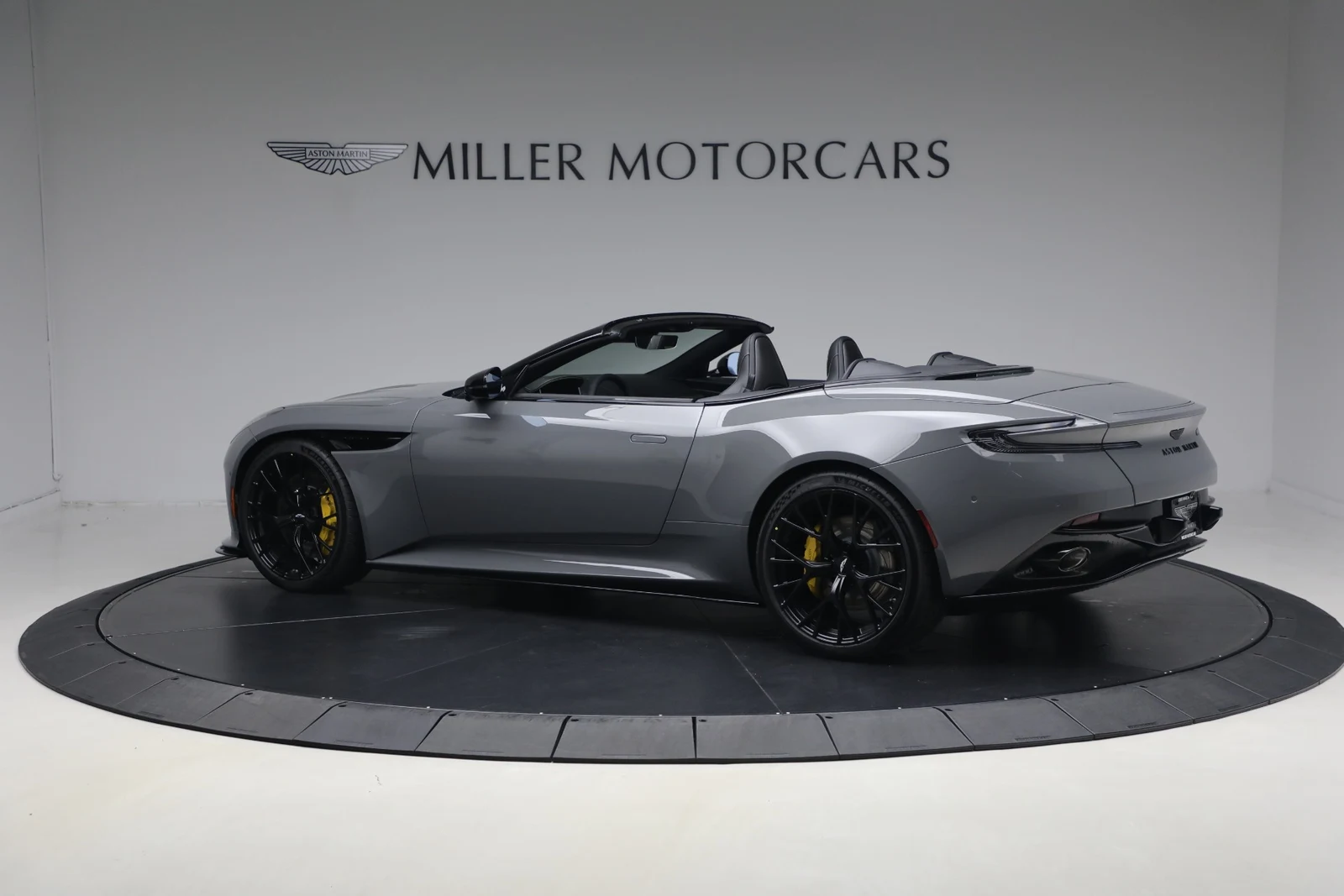 2026 Aston Martin DB12 Volante, 4/20