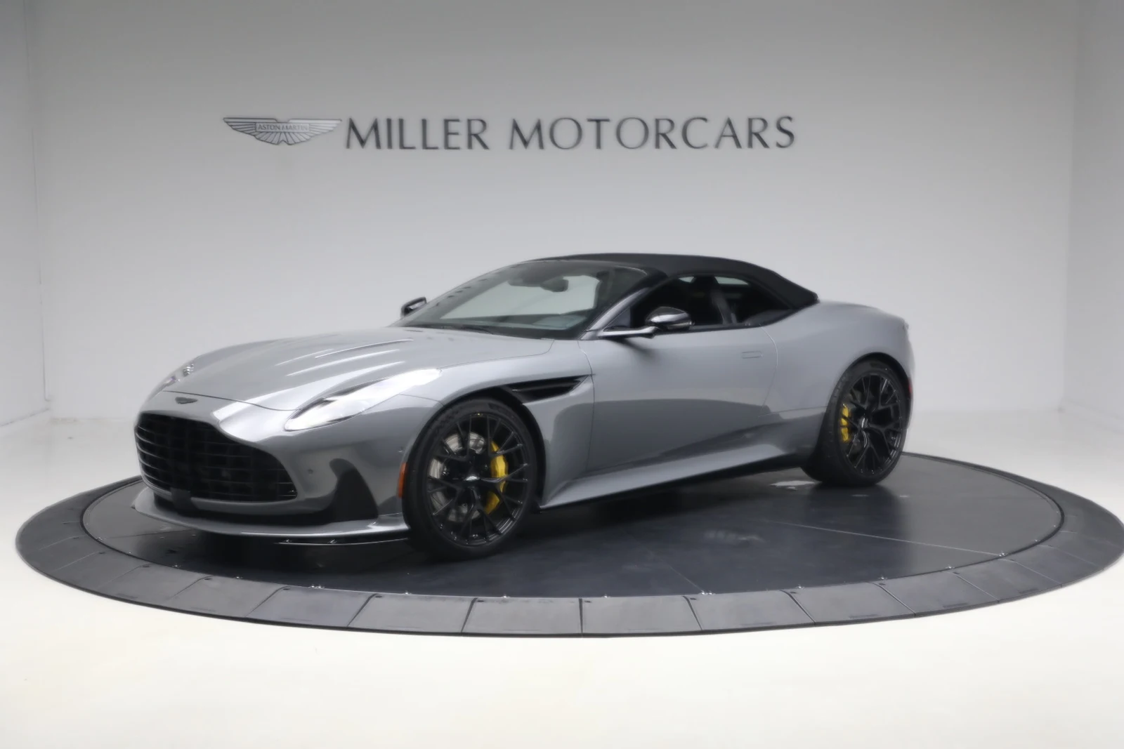 2026 Aston Martin DB12 Volante, 14/20