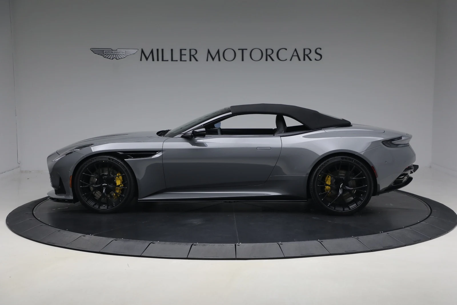 2026 Aston Martin DB12 Volante, 15/20