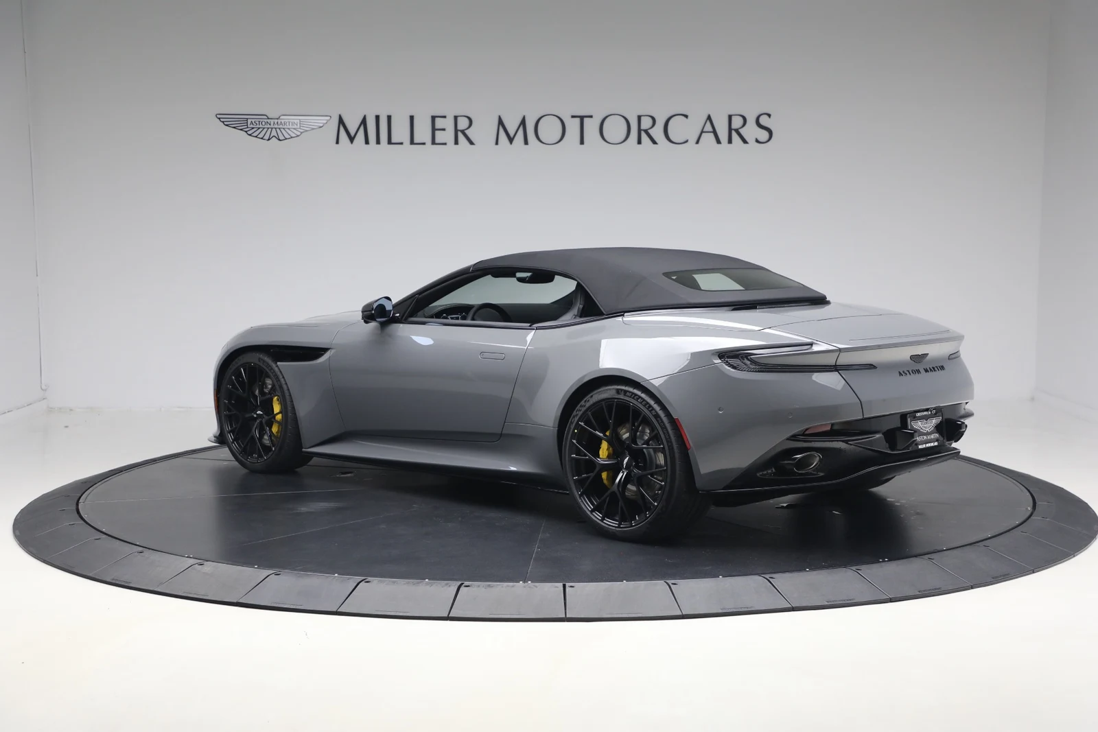 2026 Aston Martin DB12 Volante, 16/20
