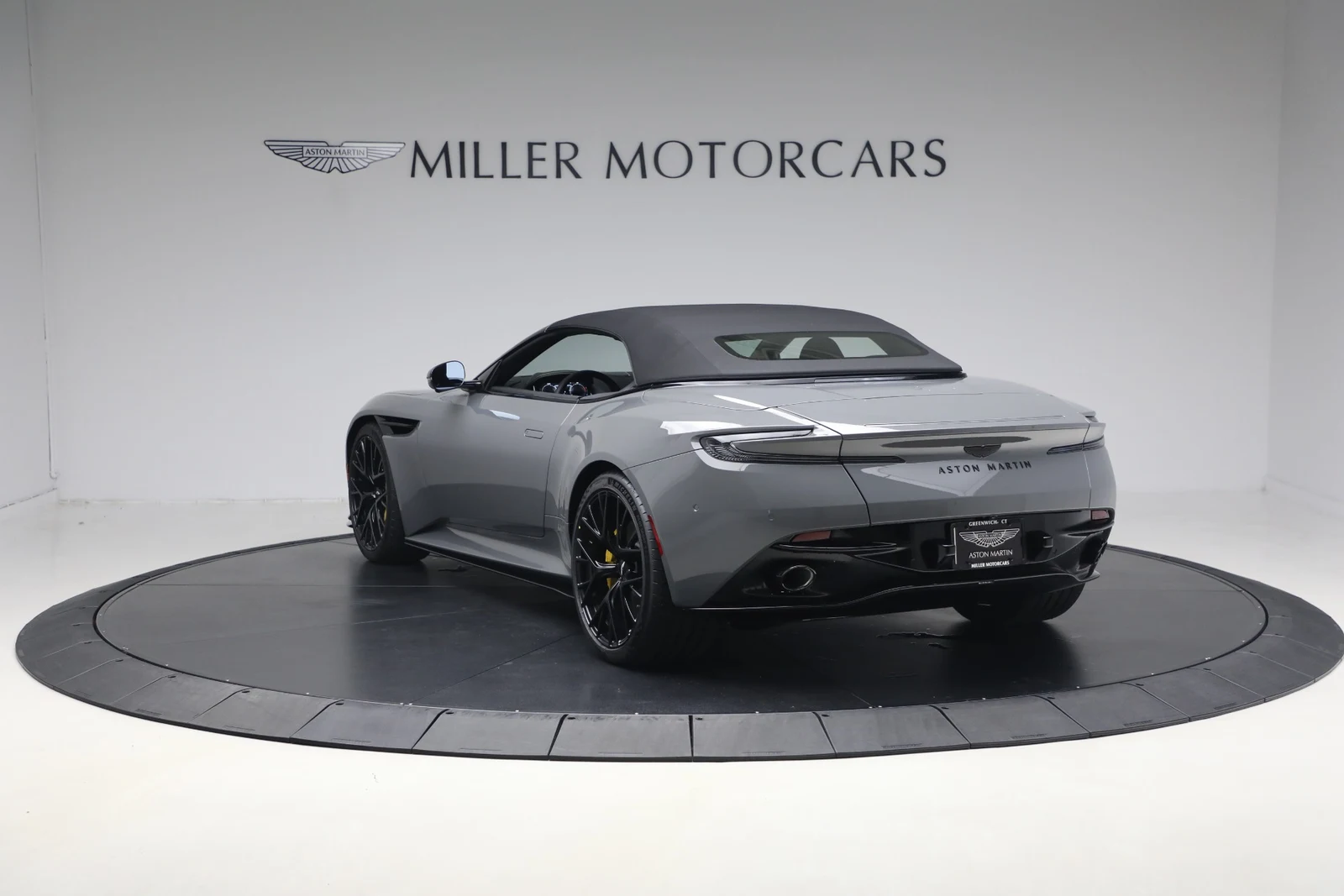 2026 Aston Martin DB12 Volante, 17/20