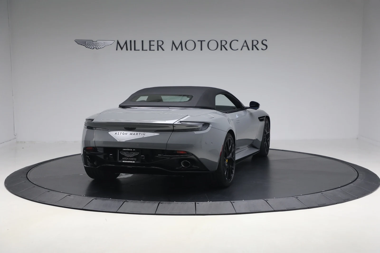 2026 Aston Martin DB12 Volante, 19/20