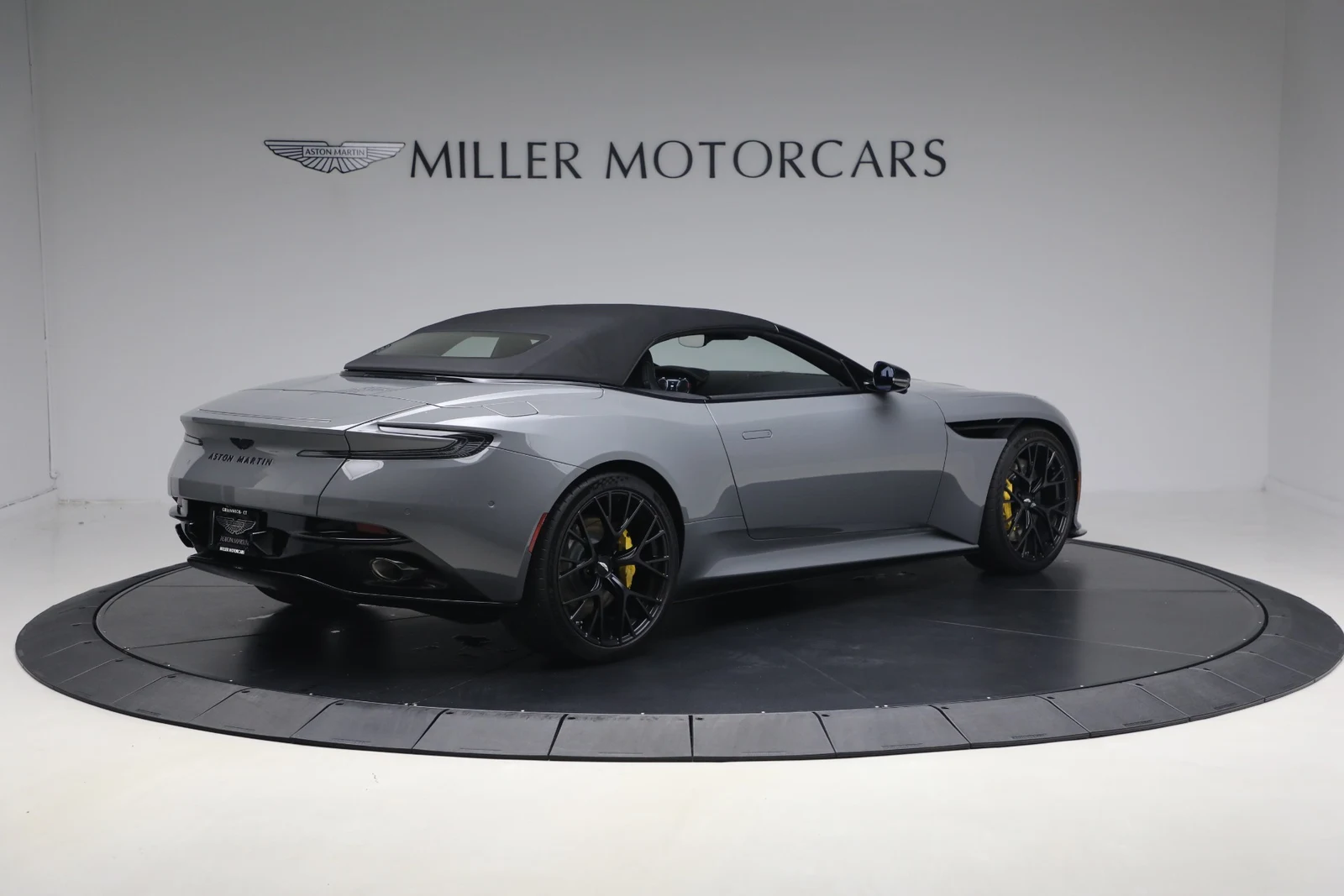 2026 Aston Martin DB12 Volante, 20/20
