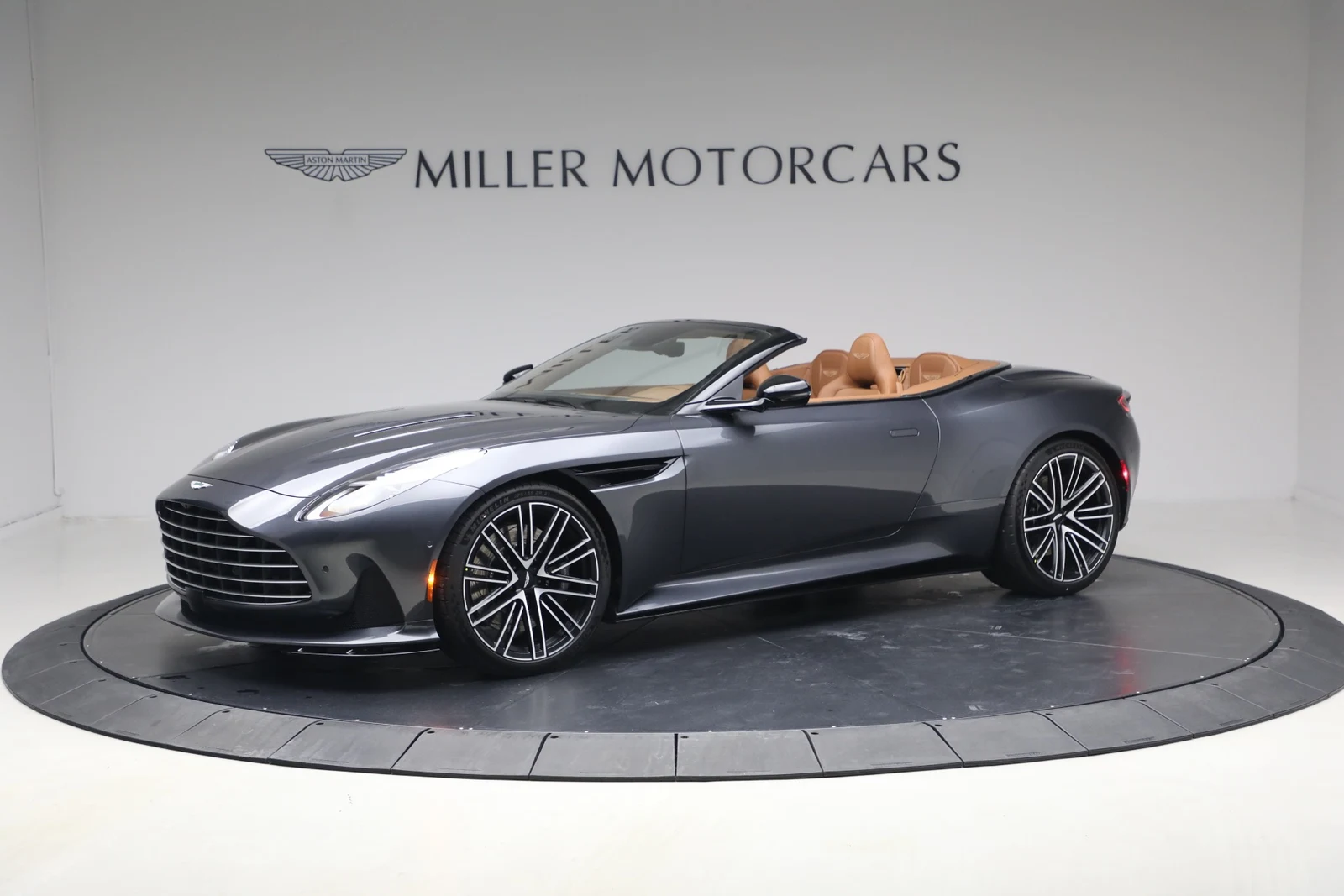 2026 Aston Martin DB12 Volante, 2/20