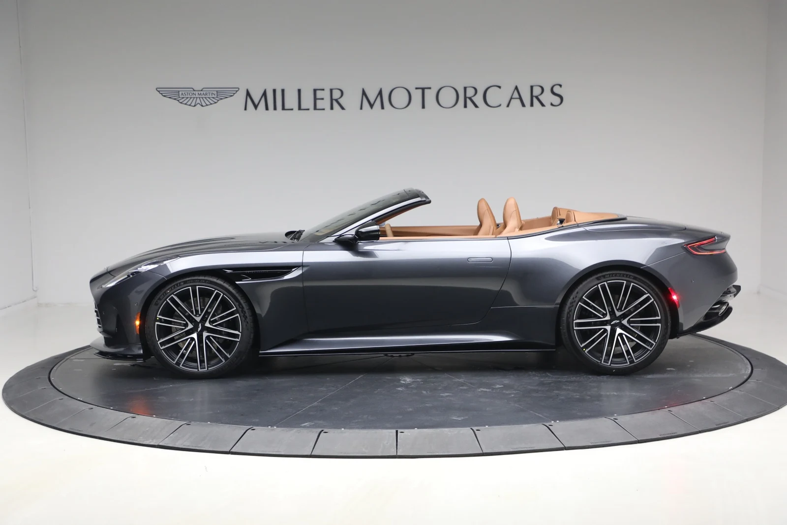 2026 Aston Martin DB12 Volante, 3/20