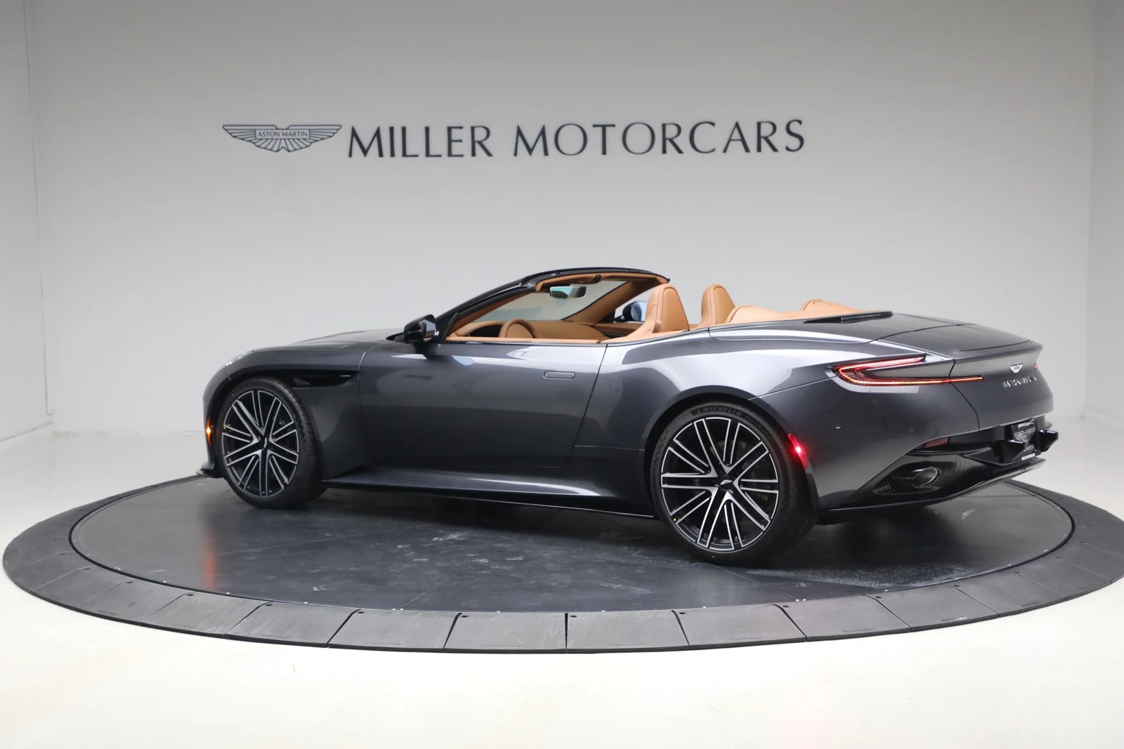2026 Aston Martin DB12 Volante, 4/20