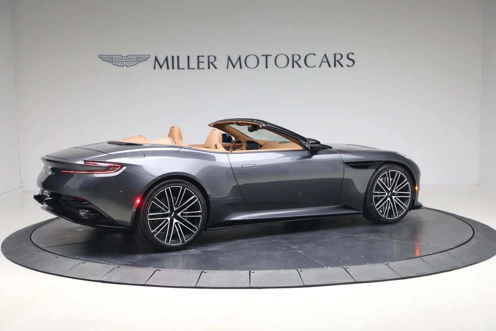 2026 Aston Martin DB12 Volante, 8/20