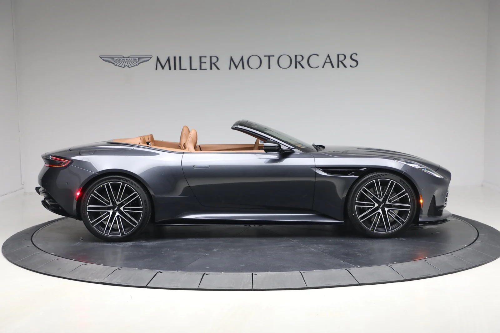 2026 Aston Martin DB12 Volante, 9/20