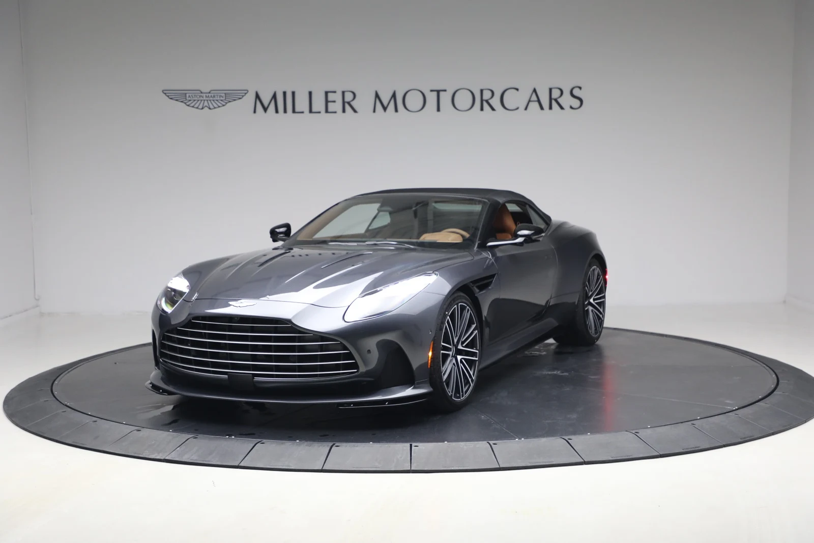 2026 Aston Martin DB12 Volante, 14/20