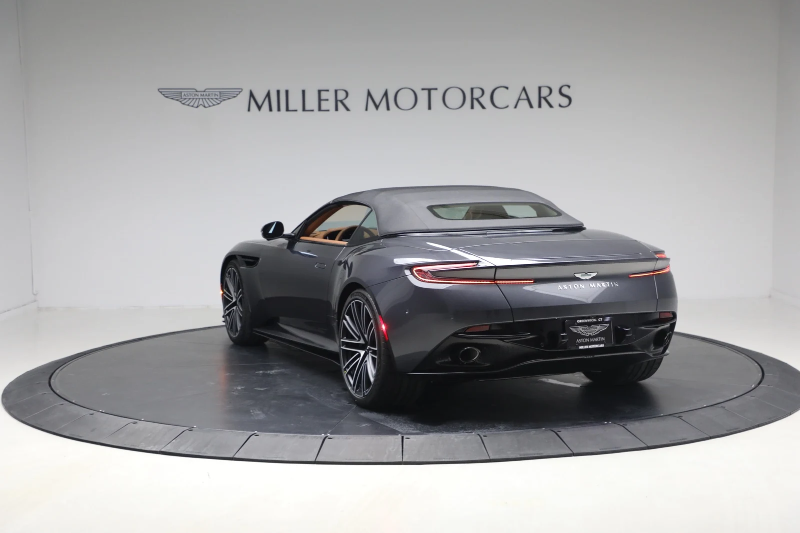 2026 Aston Martin DB12 Volante, 18/20