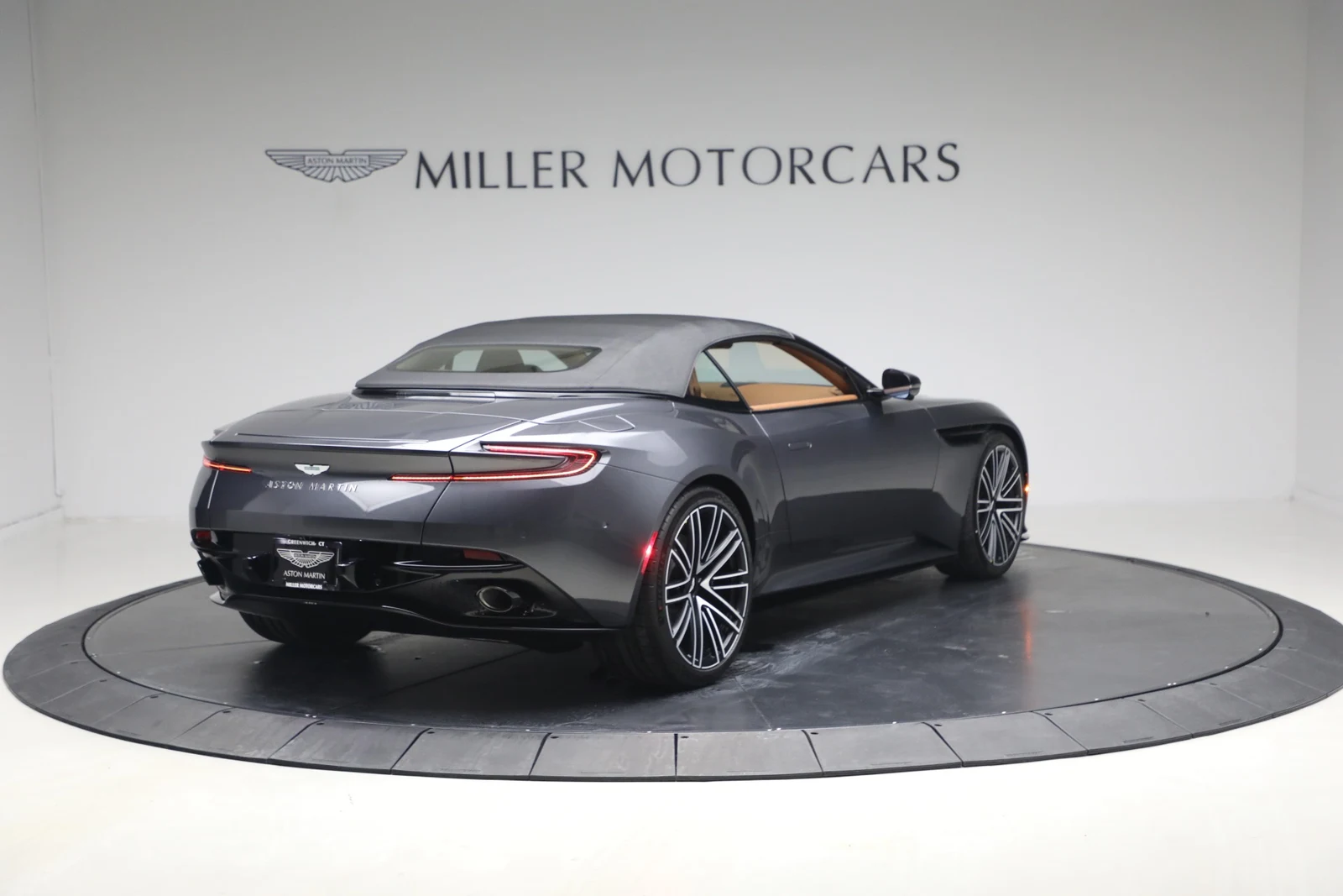 2026 Aston Martin DB12 Volante, 20/20